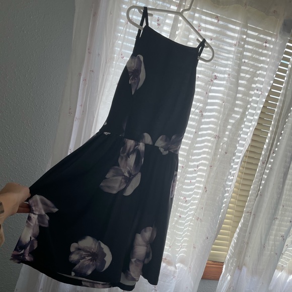 Fancyinn Dresses & Skirts - Flowered homecoming dress
